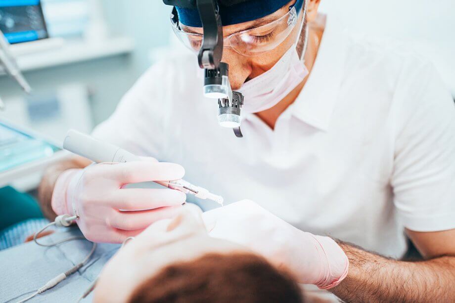 Root Canal vs. Tooth Extraction: How Dentists Decide